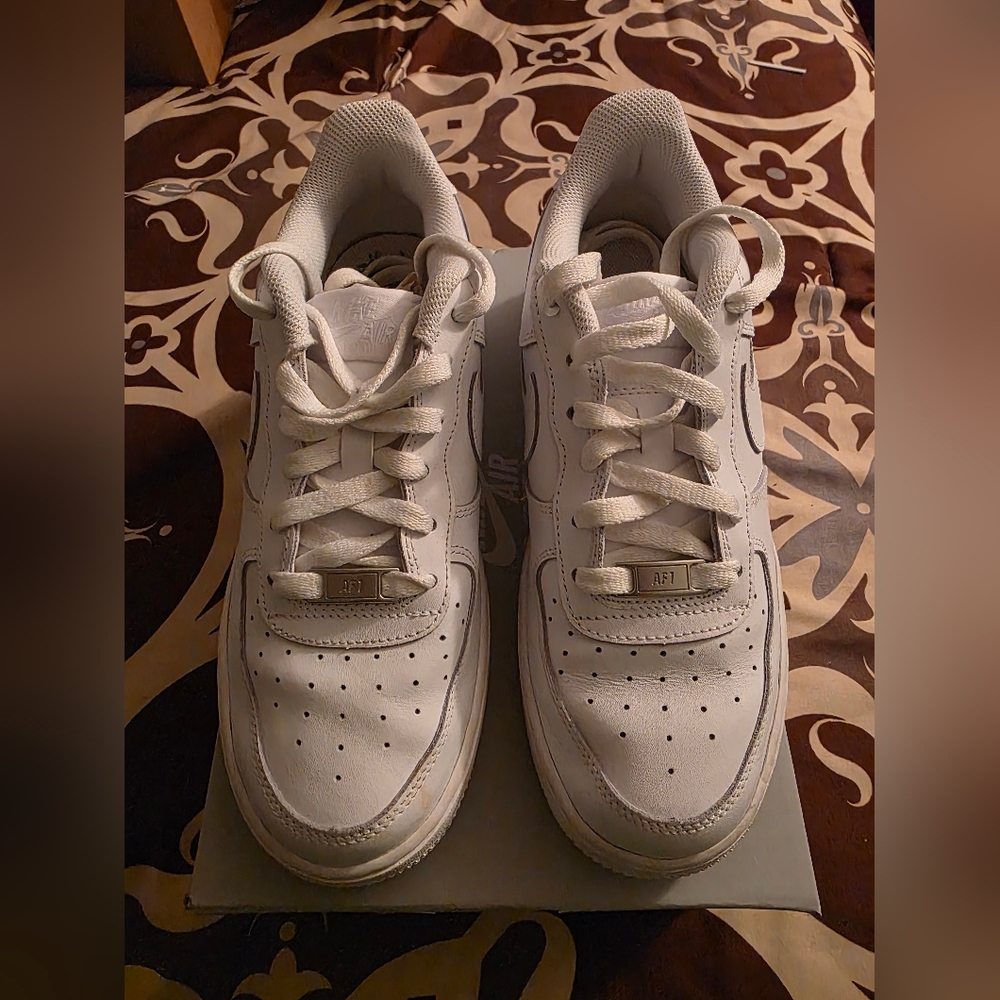 EUC NIKE Air Force 1 White Kids' Sneakers